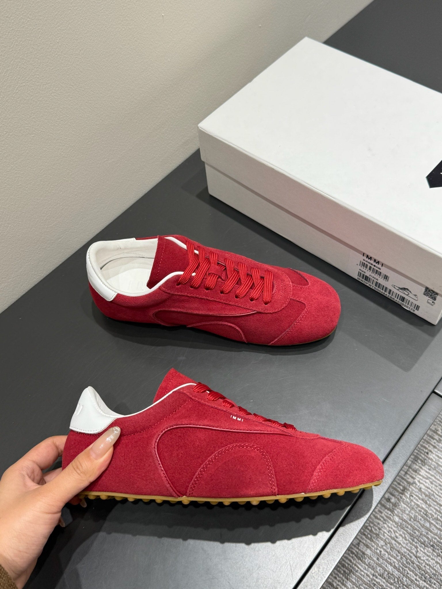 S-Sneakers