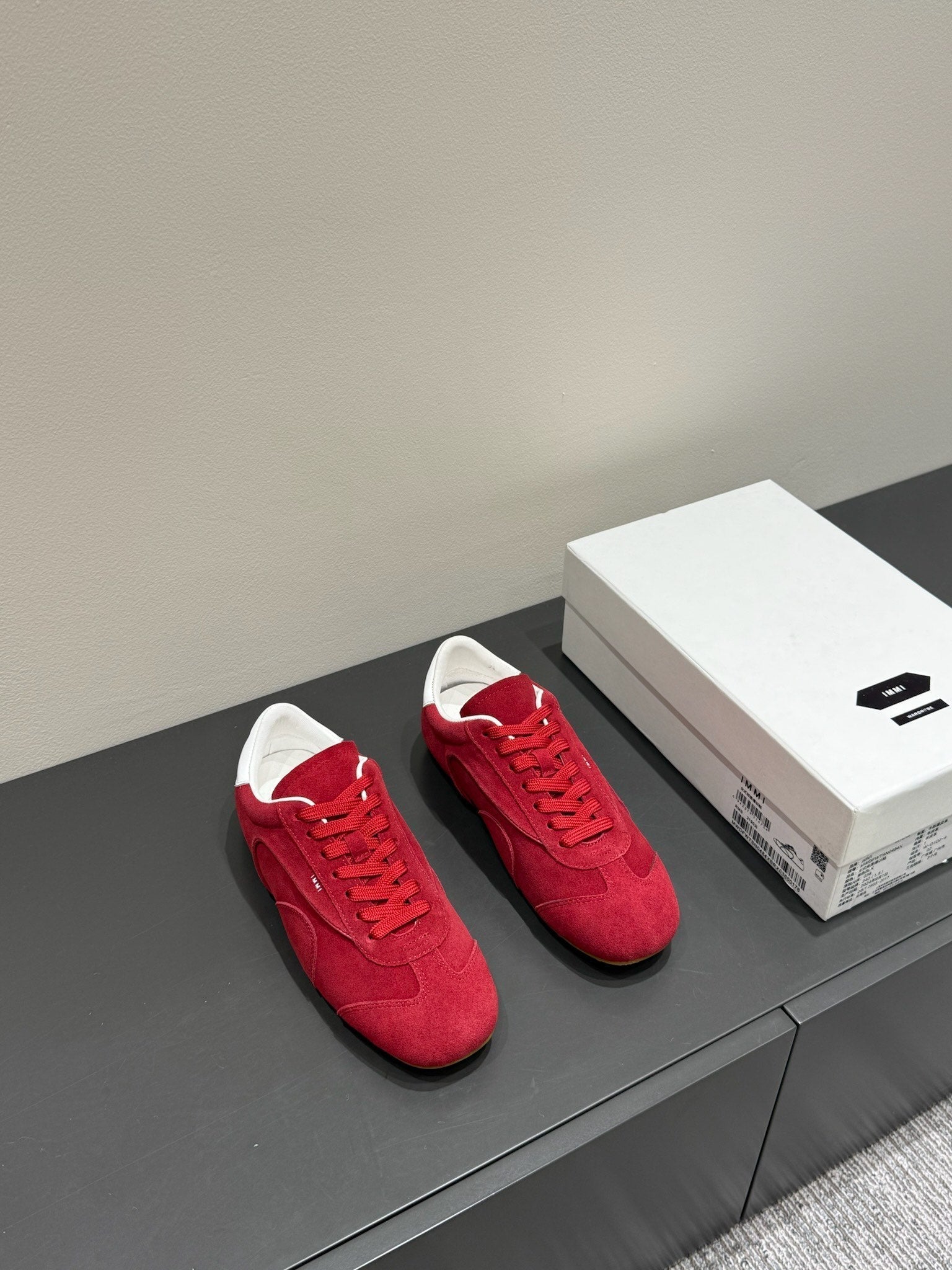 S-Sneakers