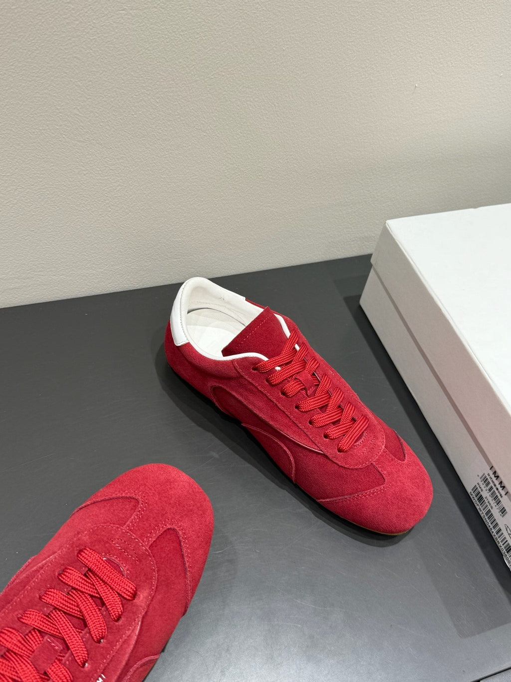 S-Sneakers