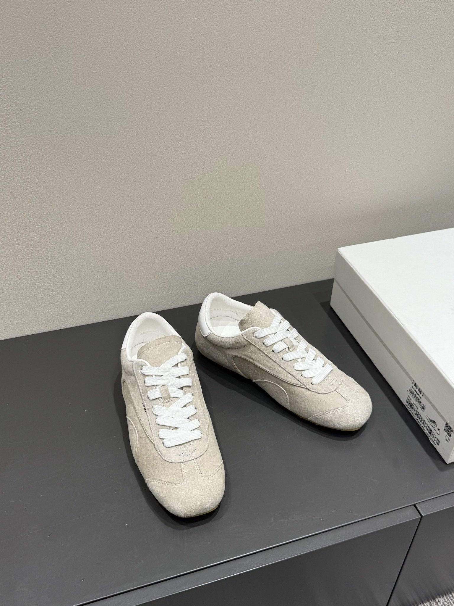 S-Sneakers