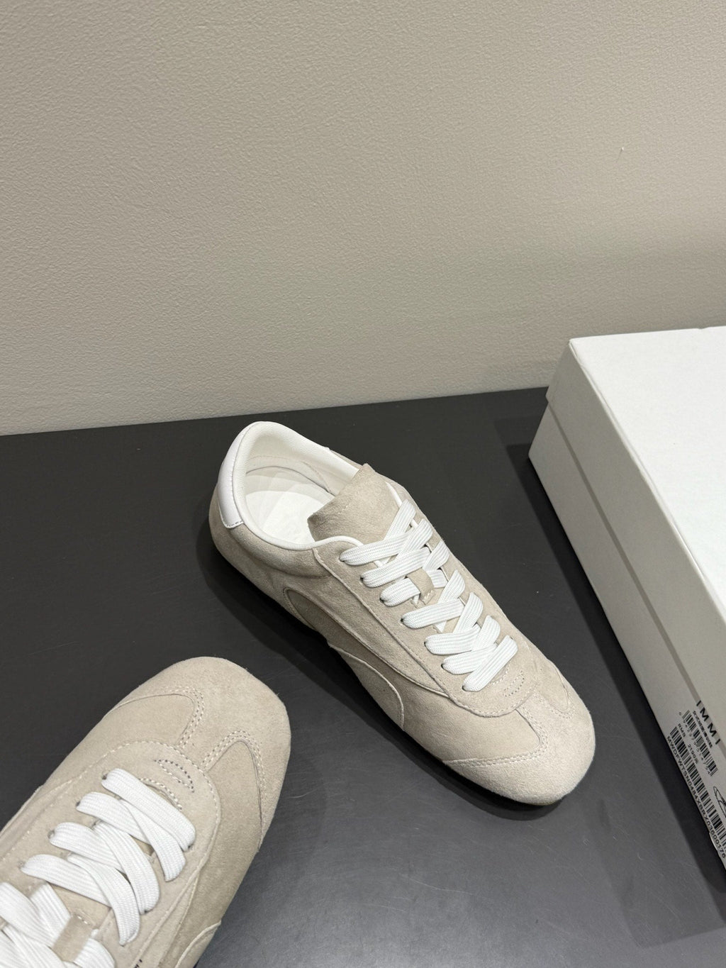 S-Sneakers