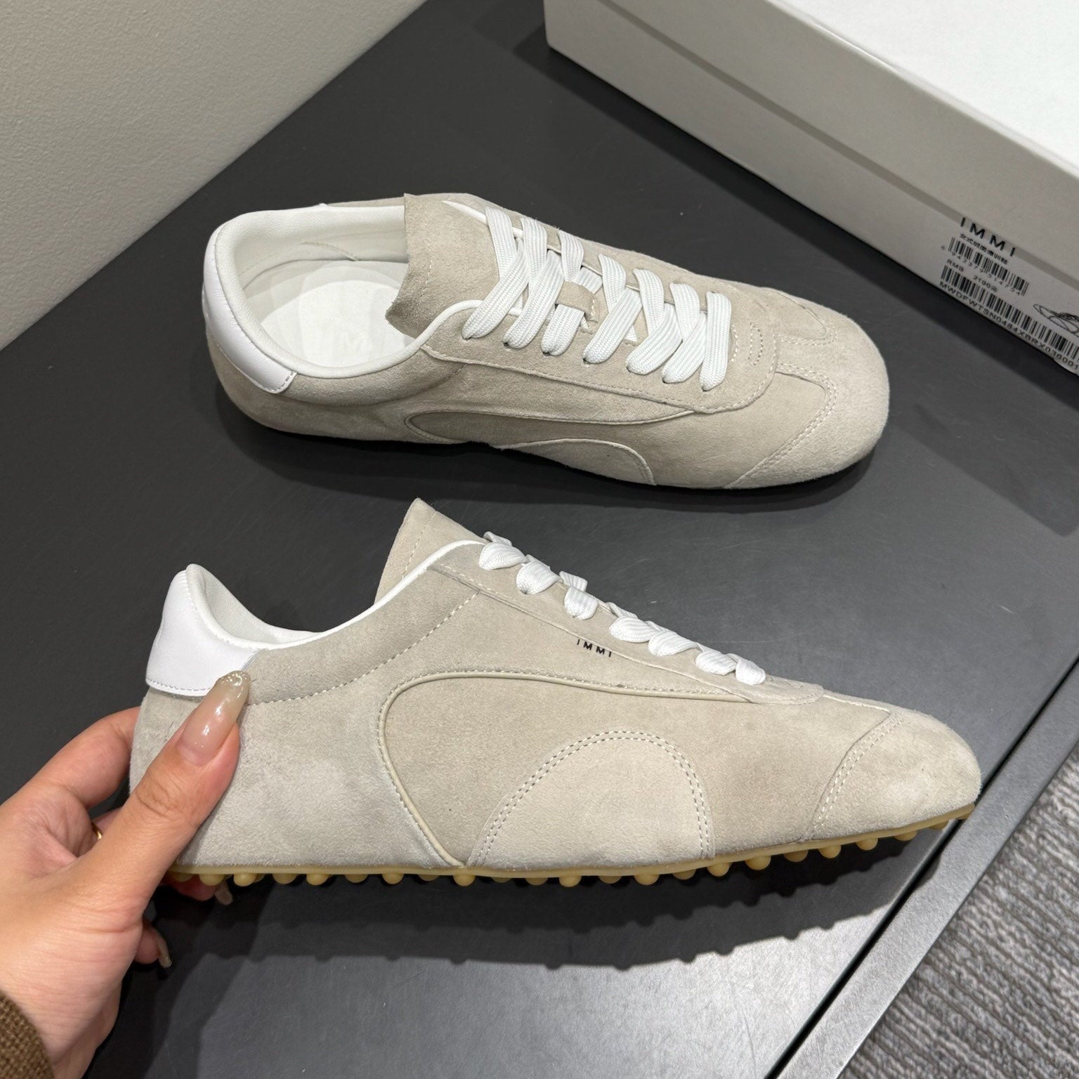 S-Sneakers