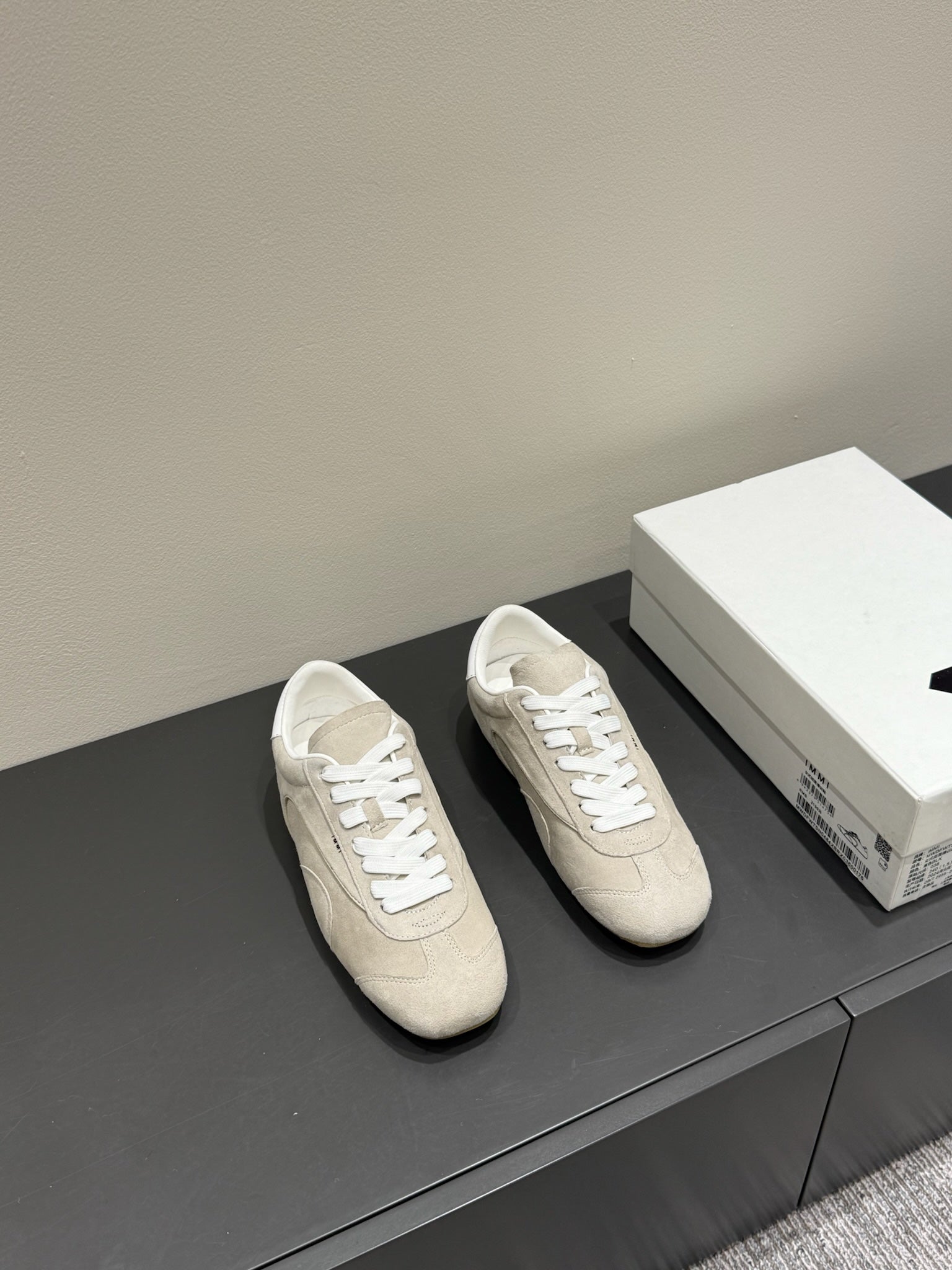 S-Sneakers