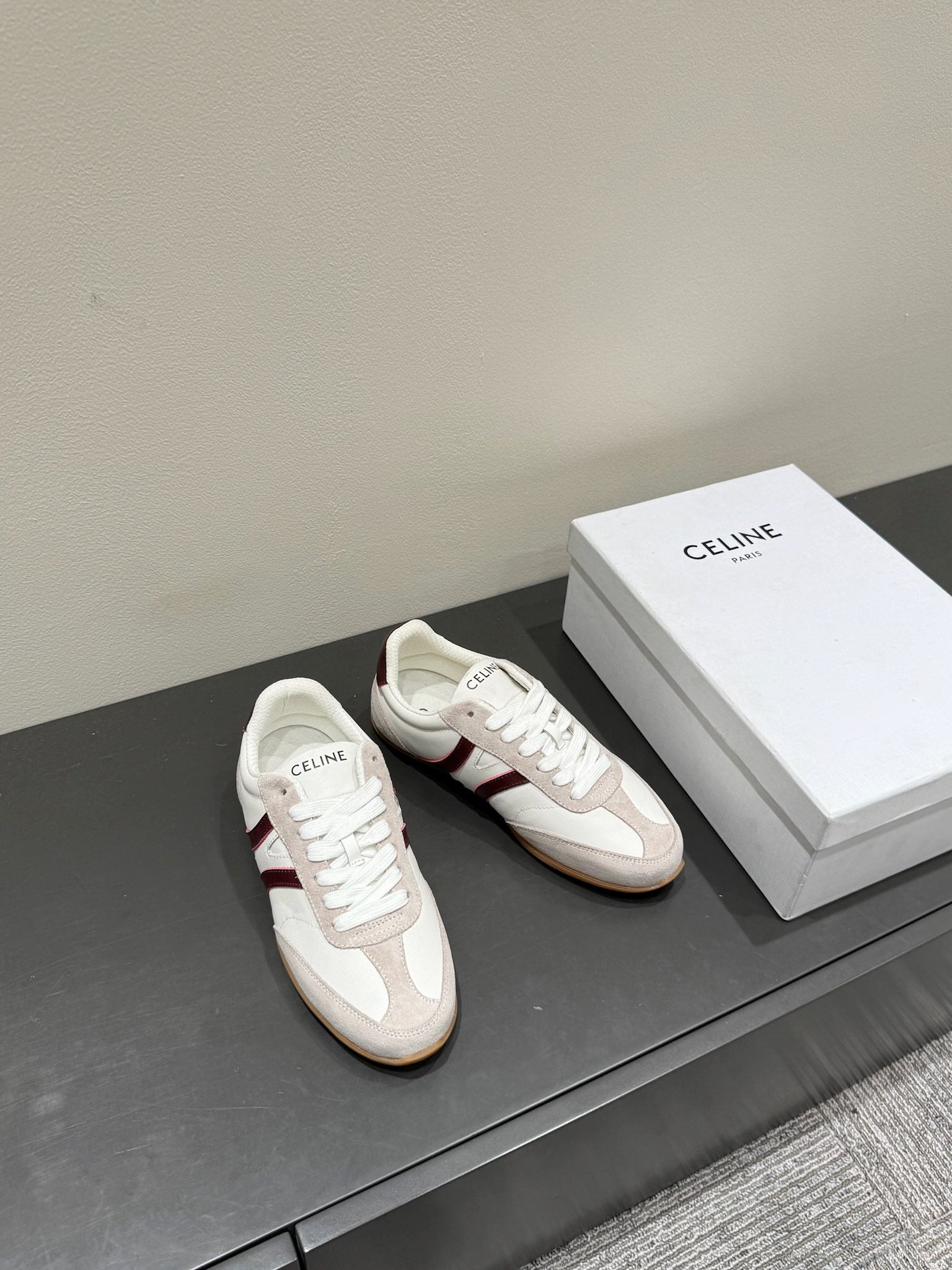 S-Sneakers