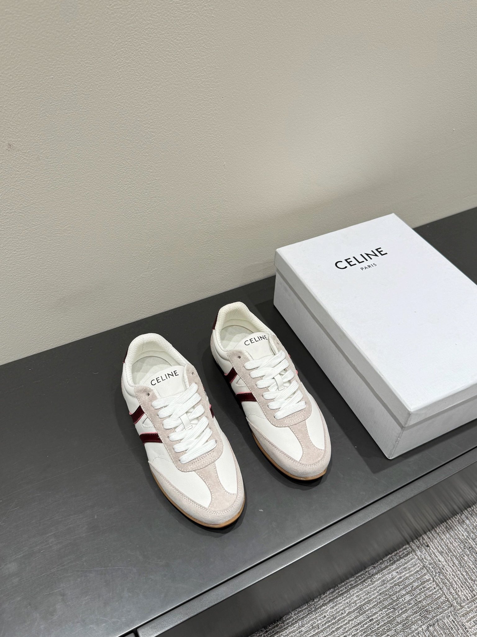 S-Sneakers