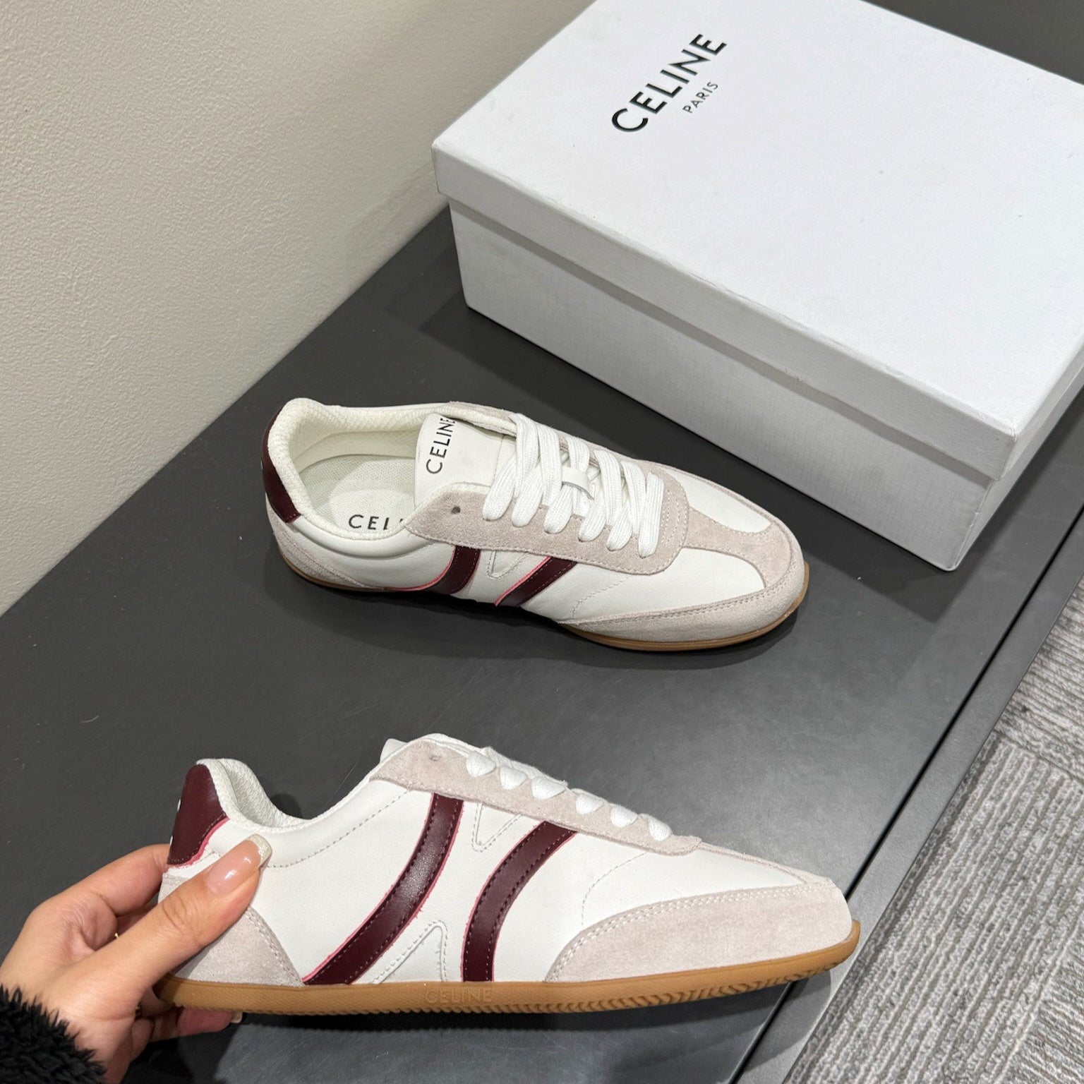S-Sneakers