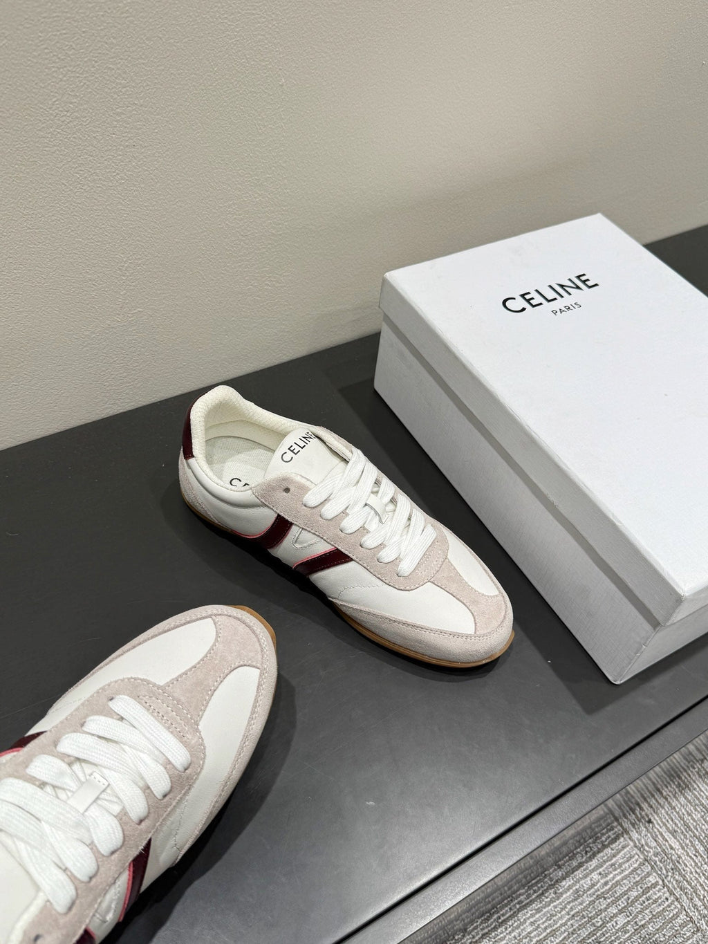 S-Sneakers