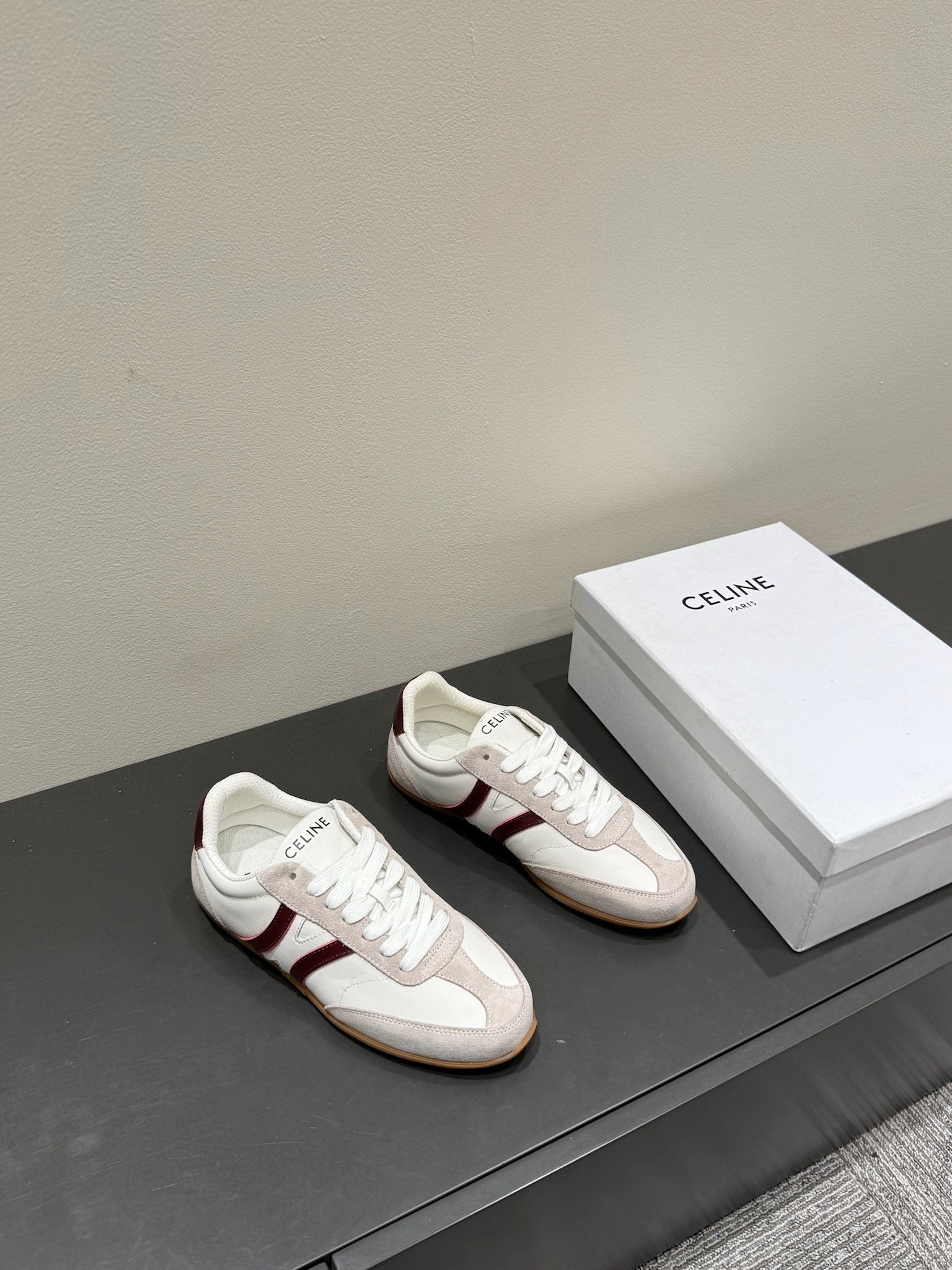 S-Sneakers