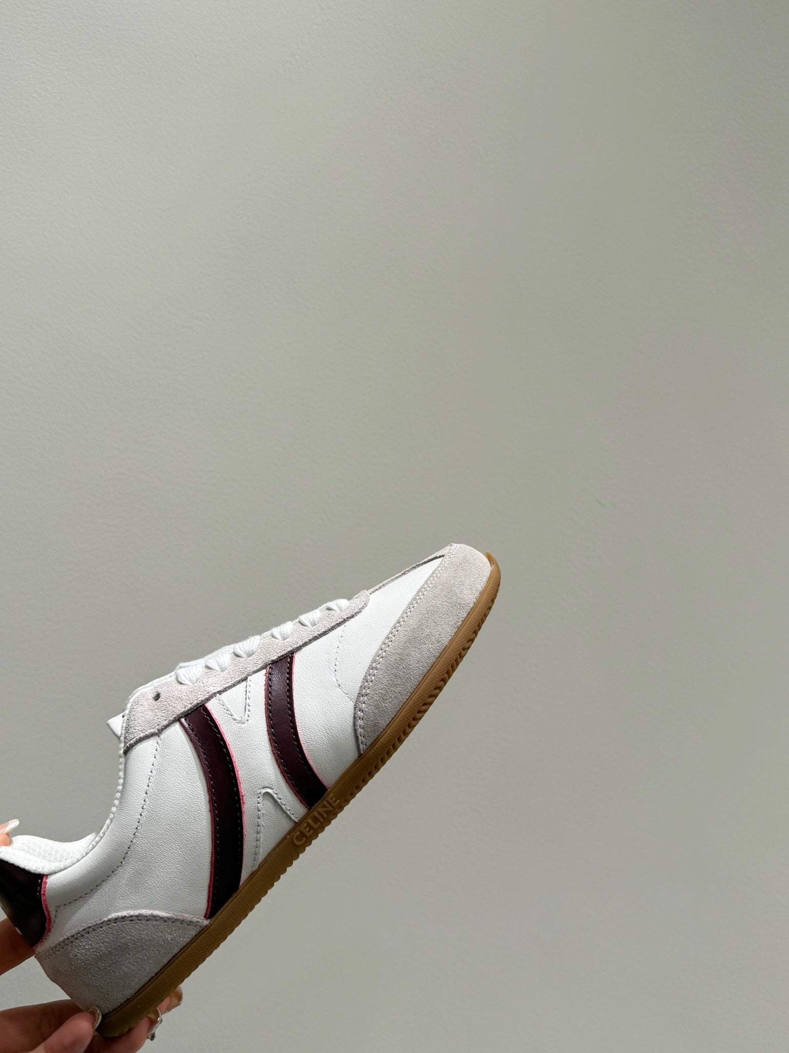 S-Sneakers