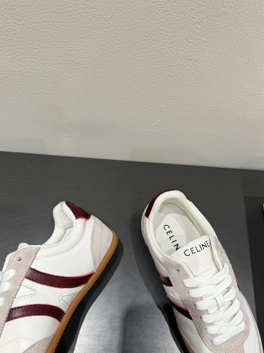 S-Sneakers