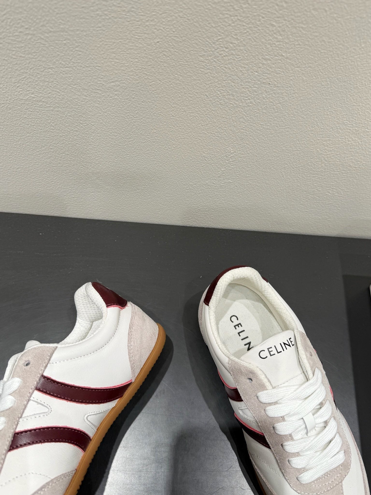 S-Sneakers