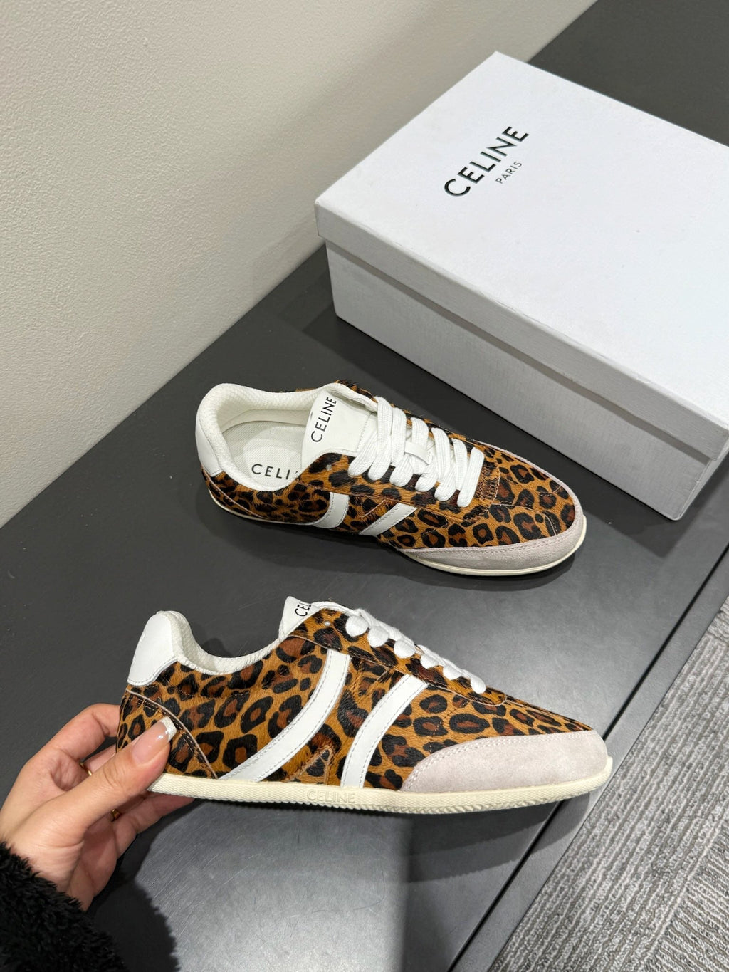 S-Sneakers