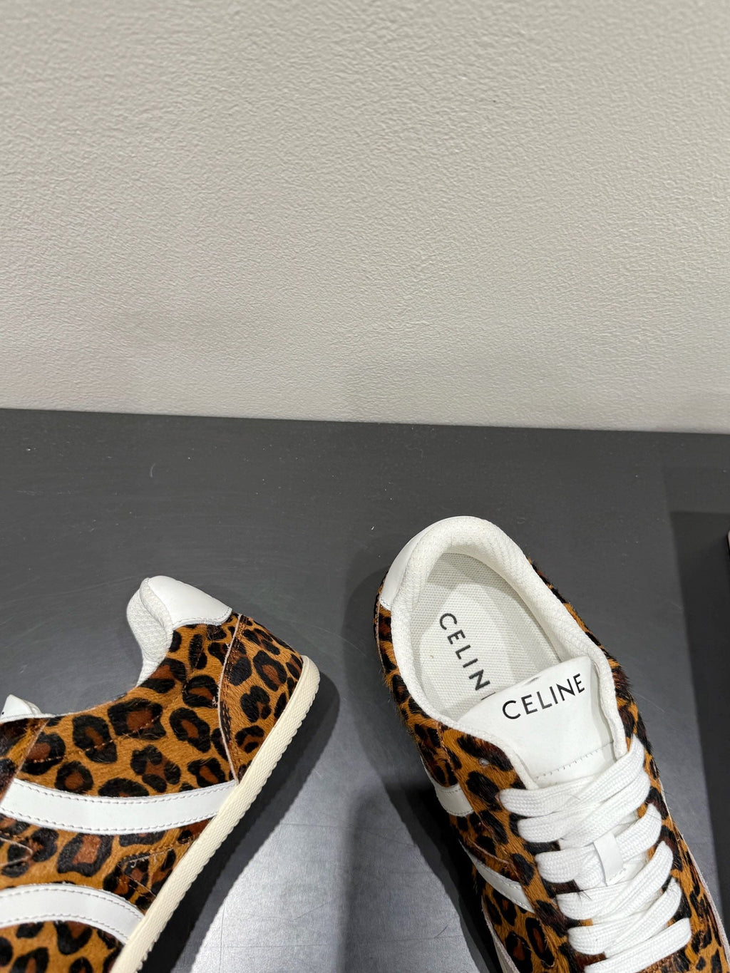 S-Sneakers