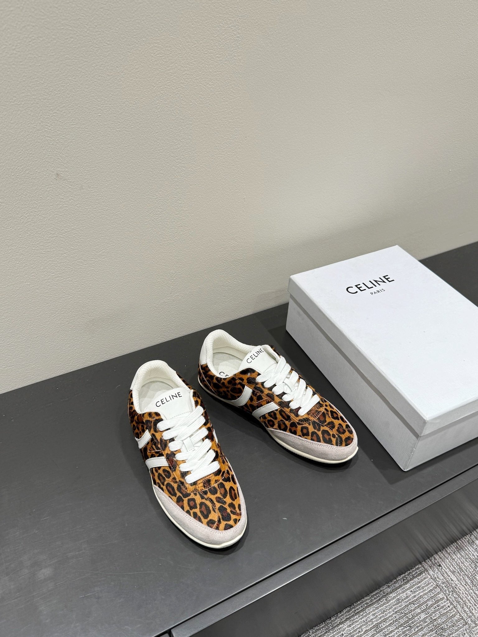 S-Sneakers