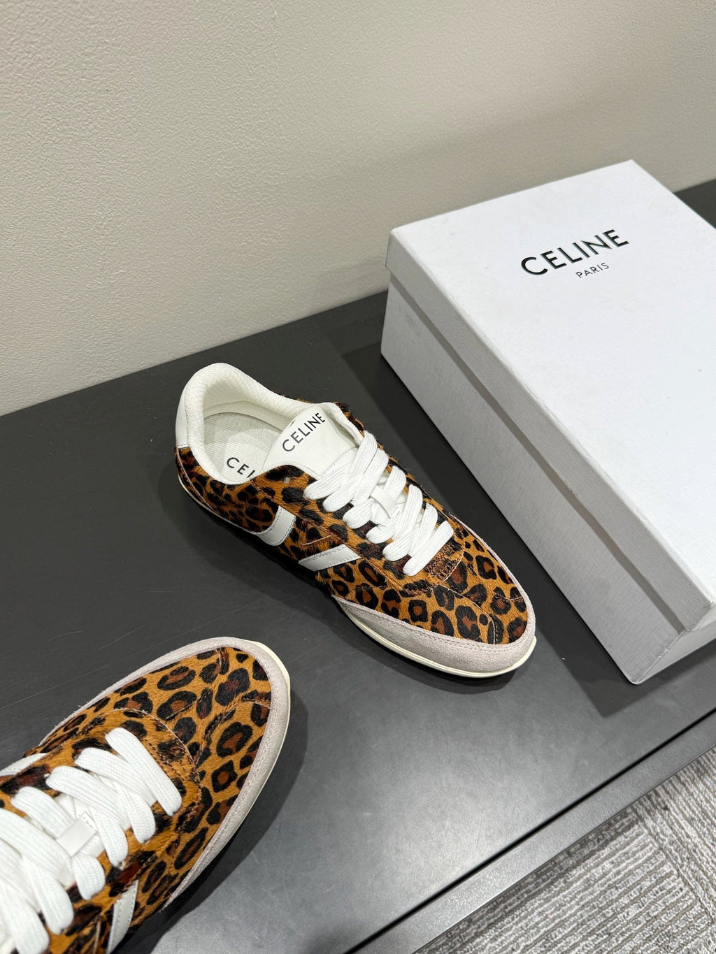 S-Sneakers