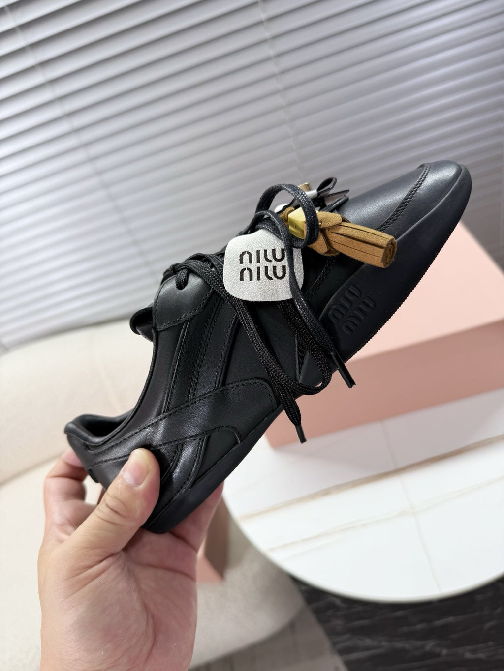 M-Sneakers