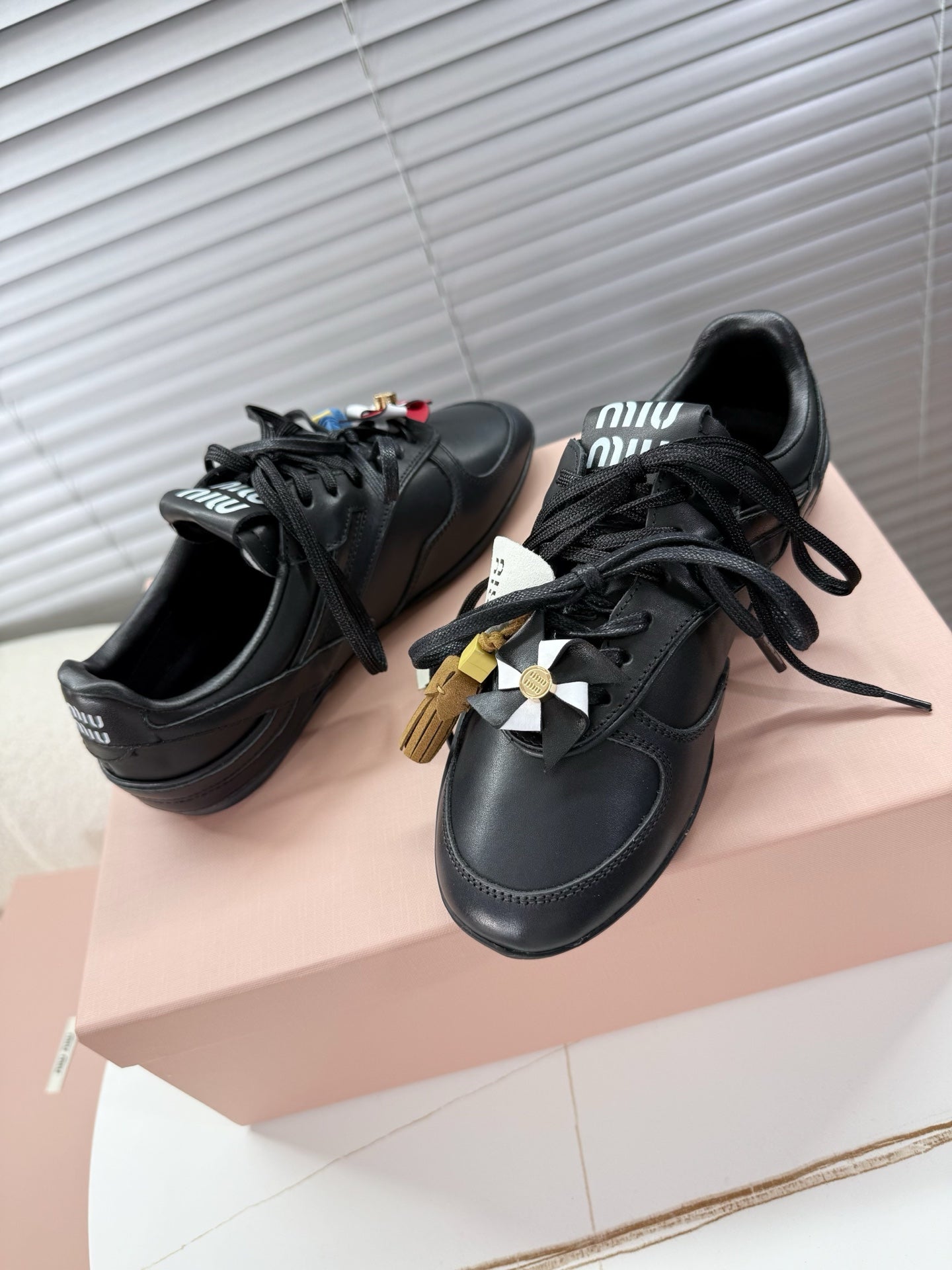 M-Sneakers