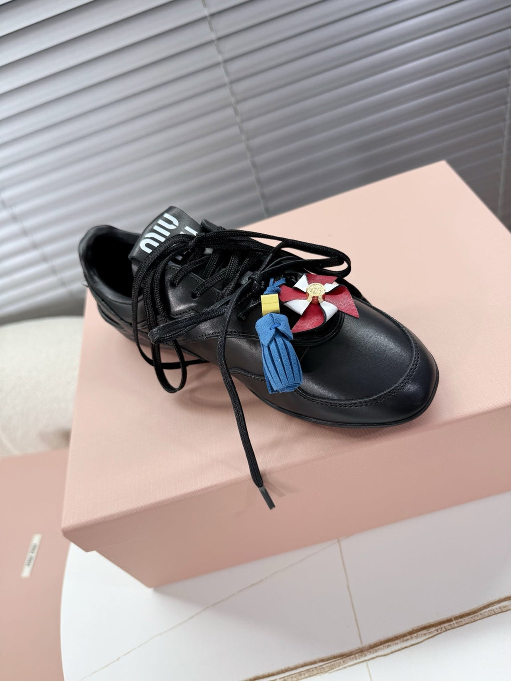 M-Sneakers