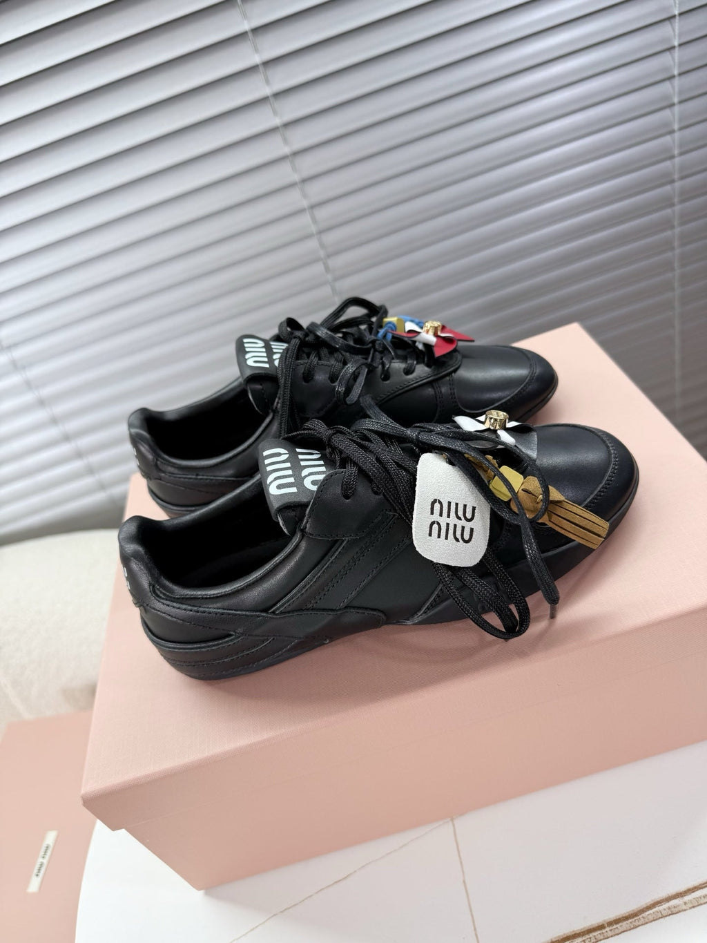 M-Sneakers