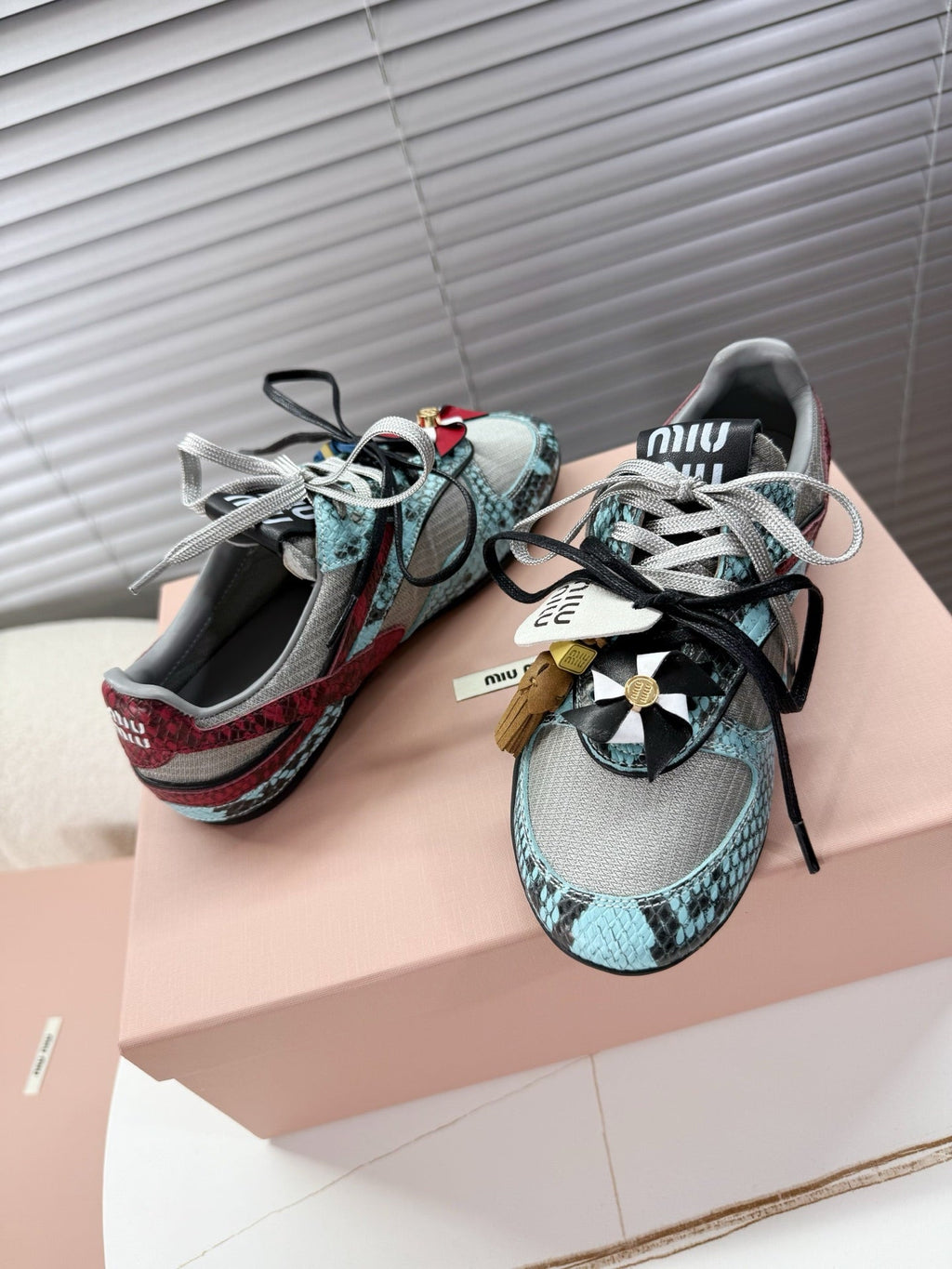 M-Sneakers