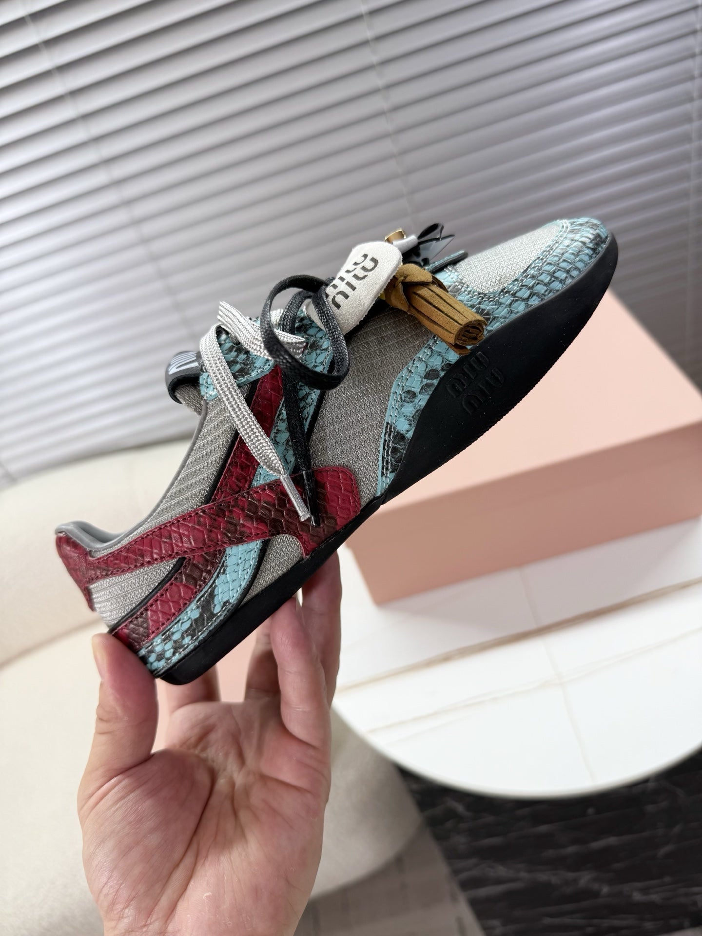 M-Sneakers