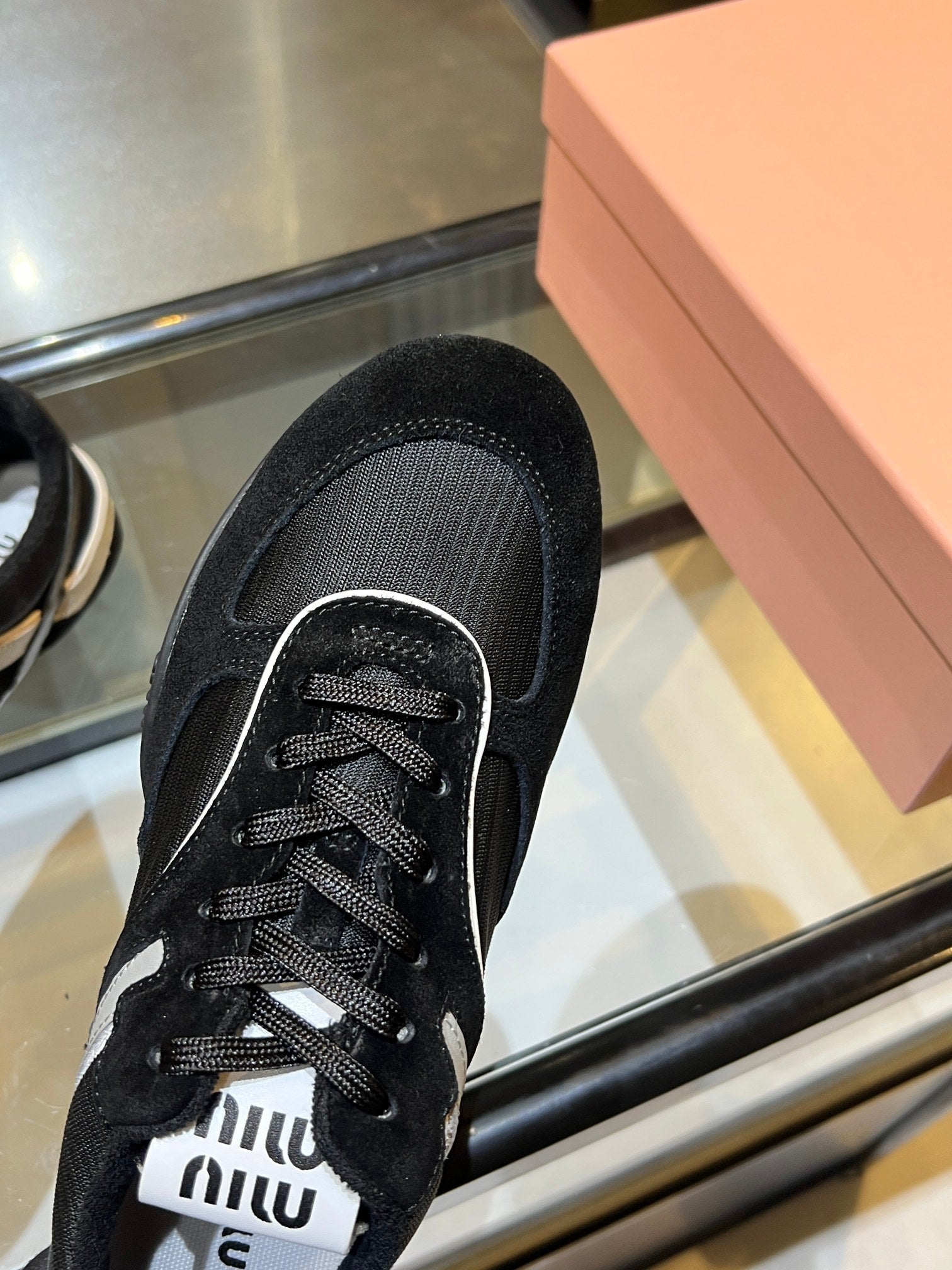 M-Sneakers