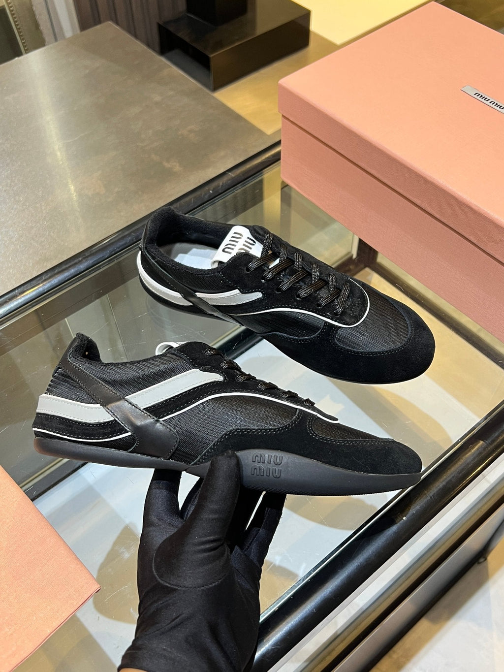 M-Sneakers