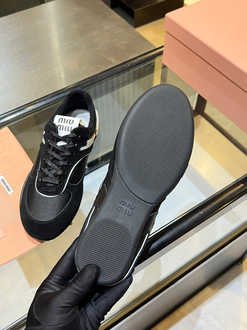 M-Sneakers