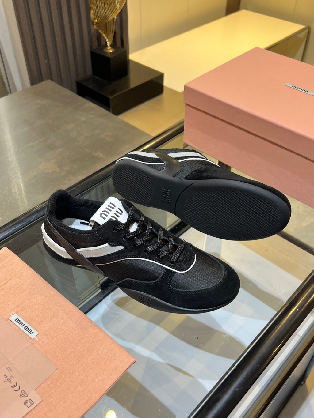 M-Sneakers