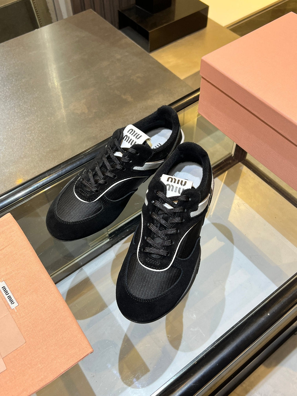 M-Sneakers