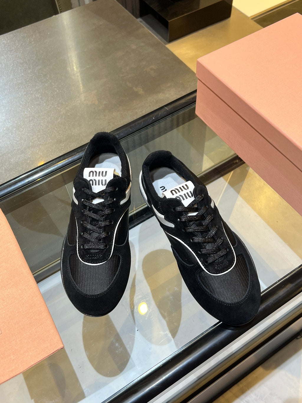 M-Sneakers