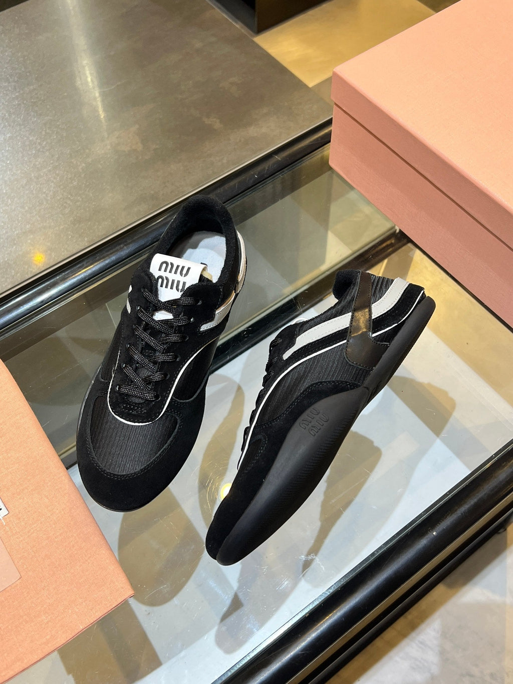 M-Sneakers