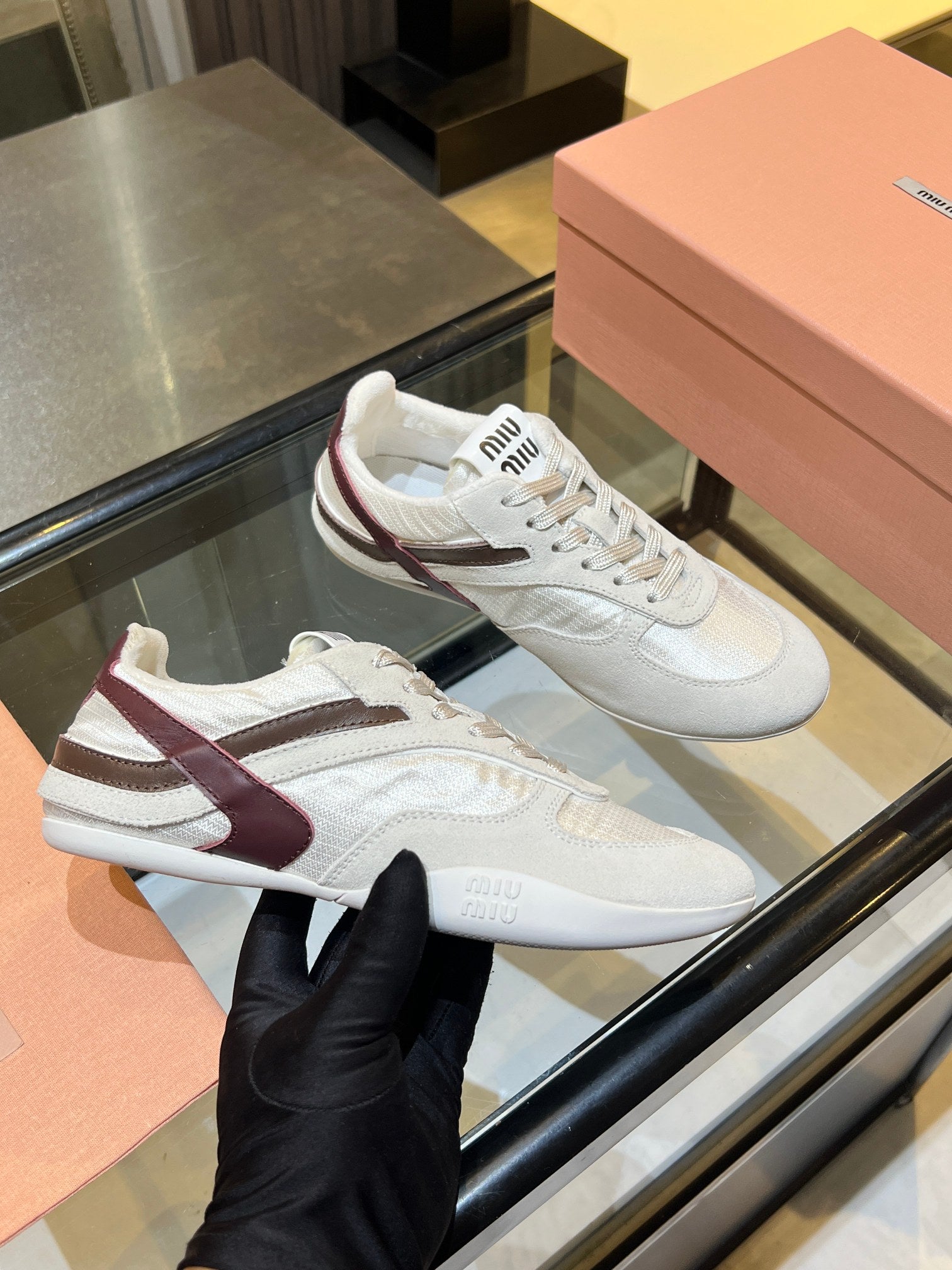 M-Sneakers