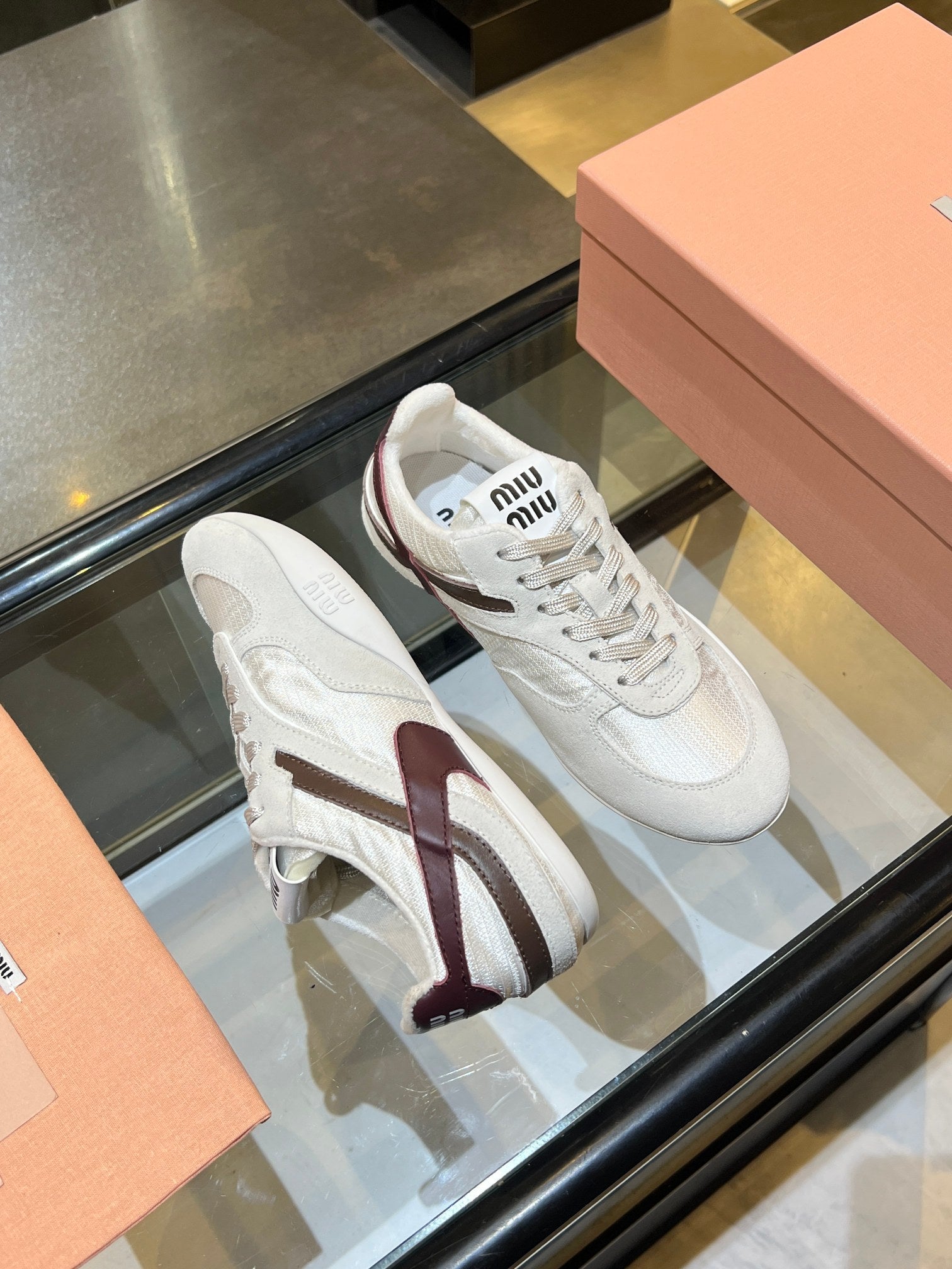 M-Sneakers