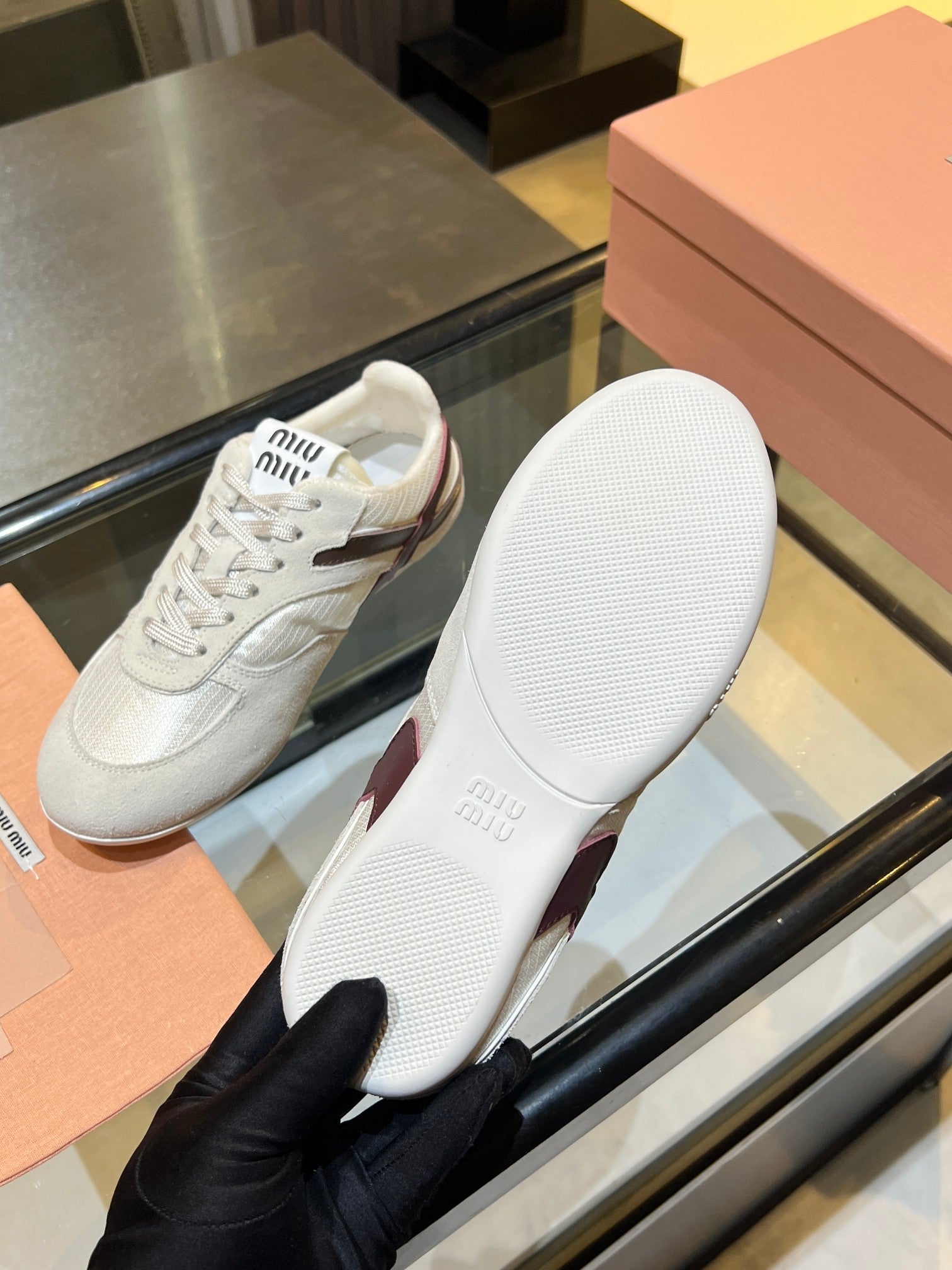 M-Sneakers