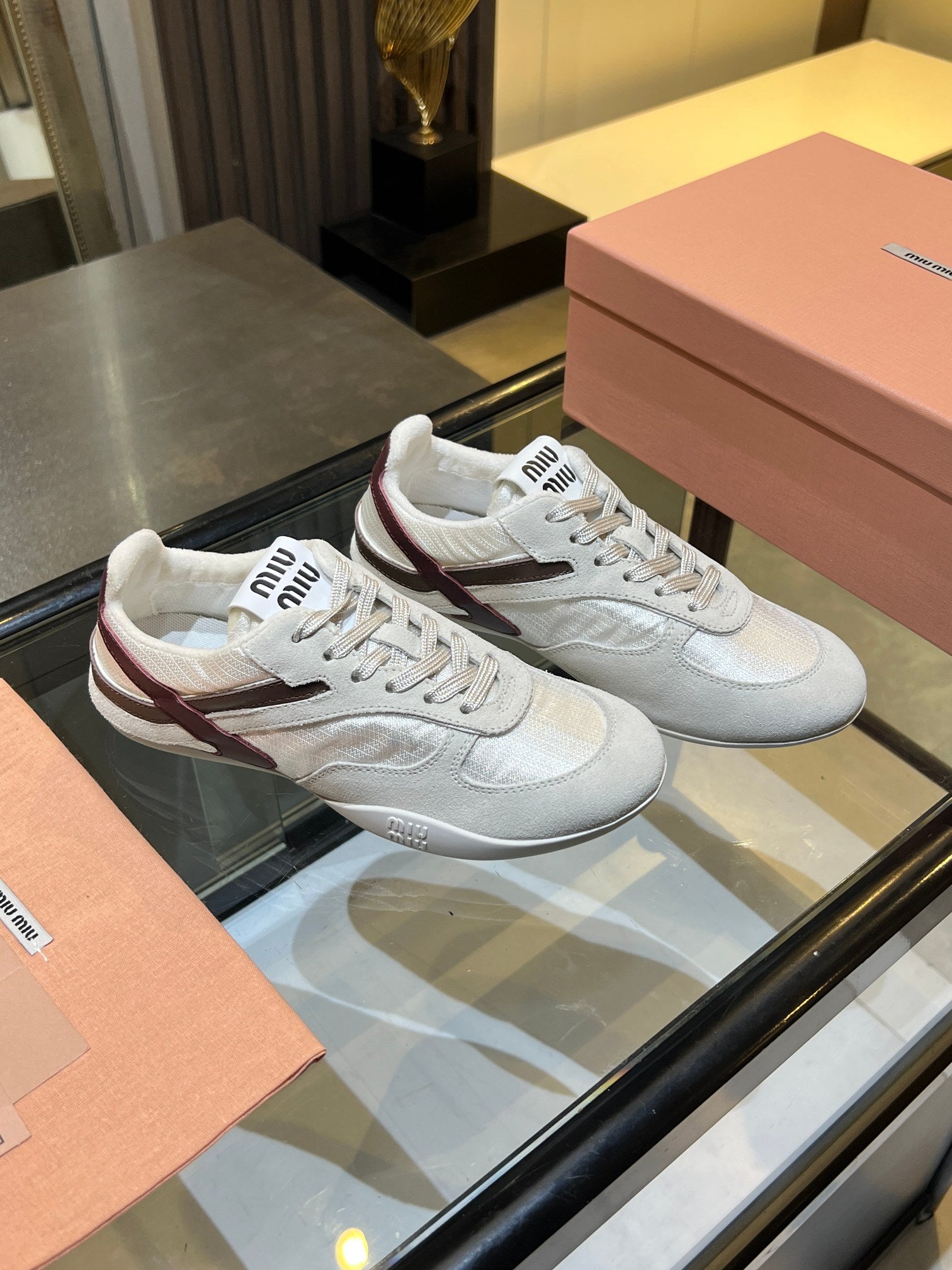 M-Sneakers