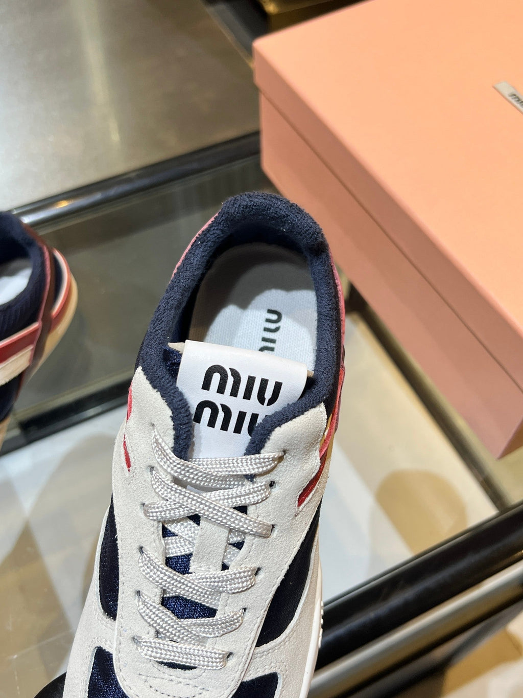 M-Sneakers