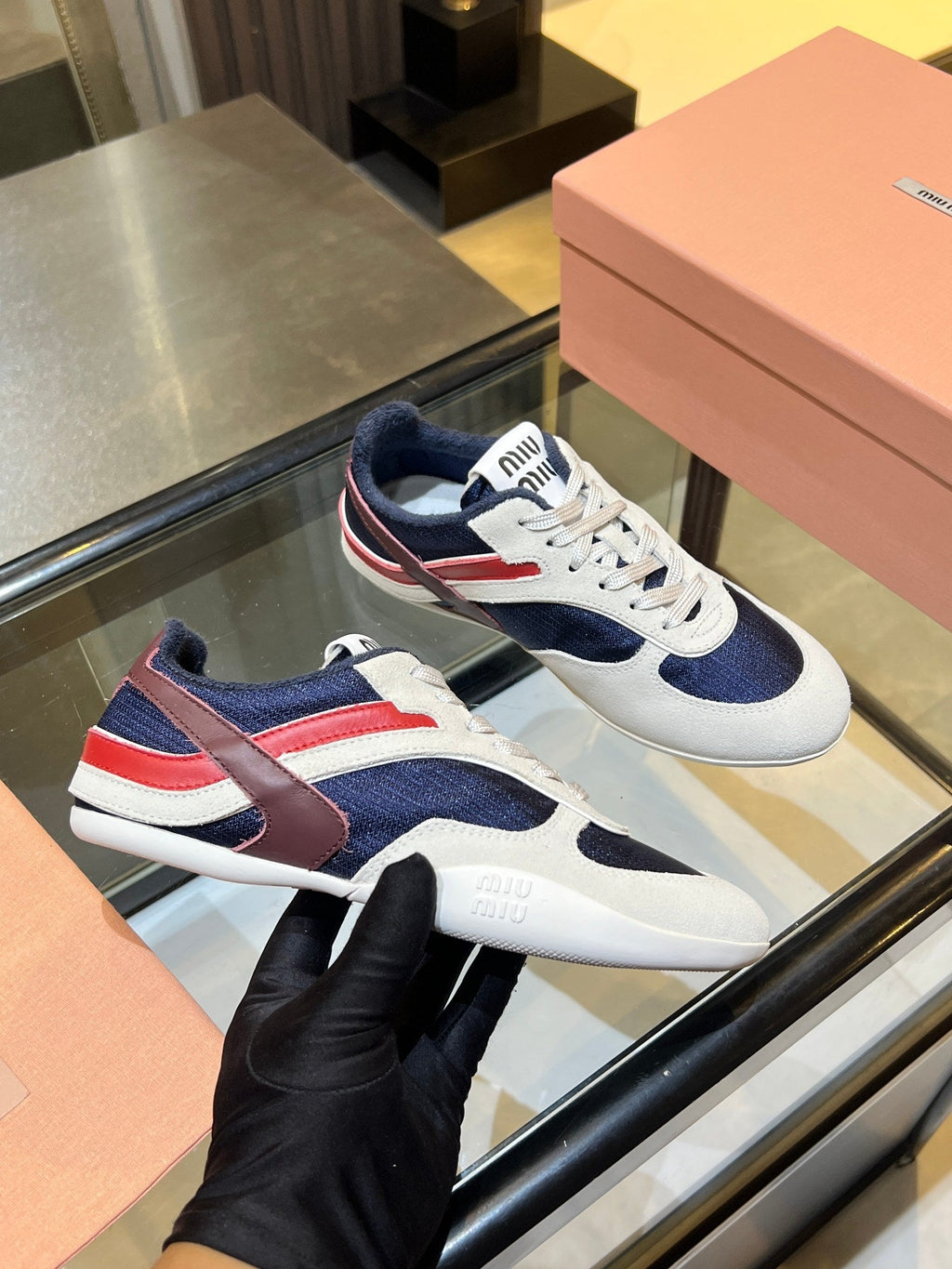 M-Sneakers
