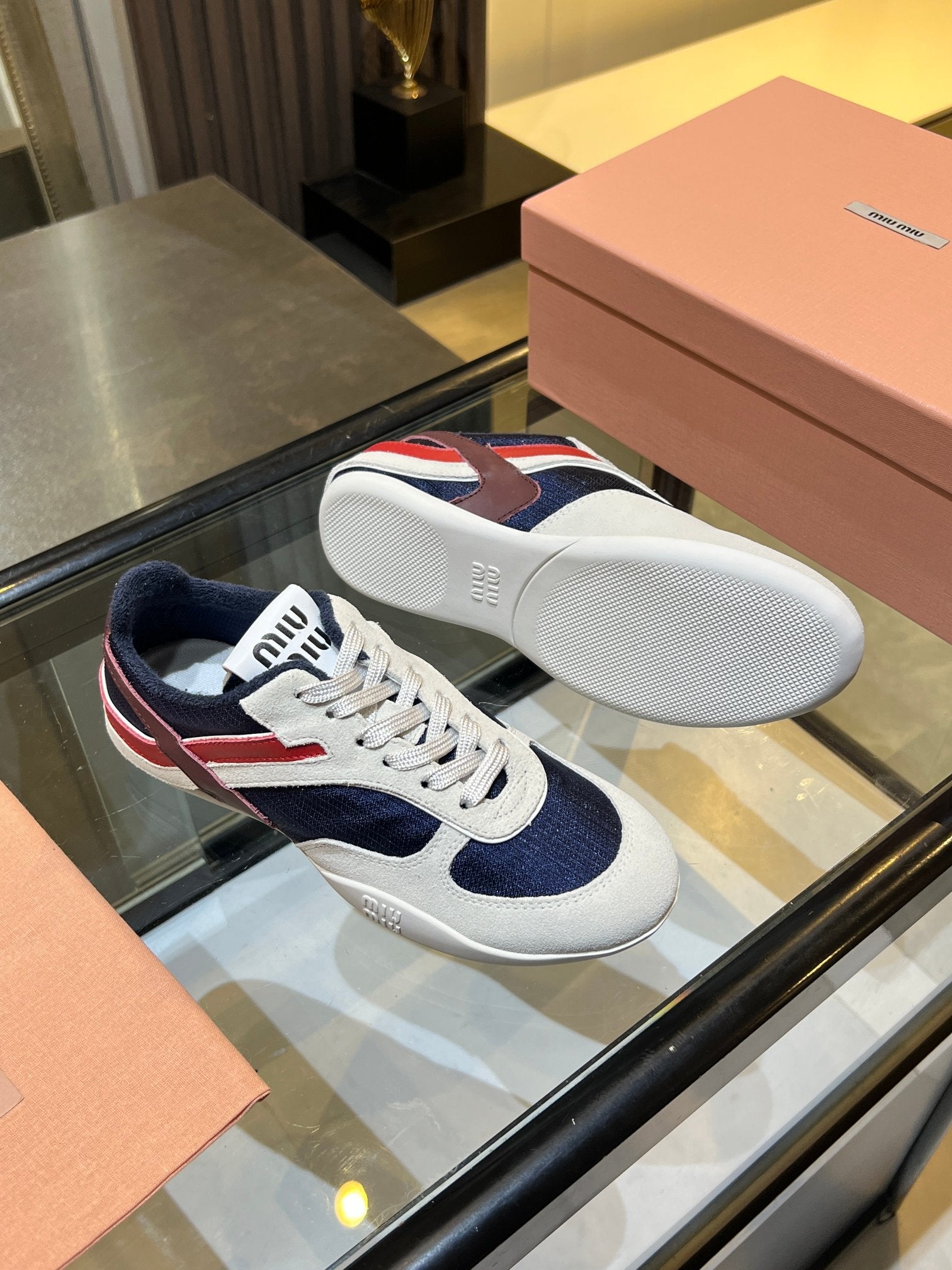 M-Sneakers