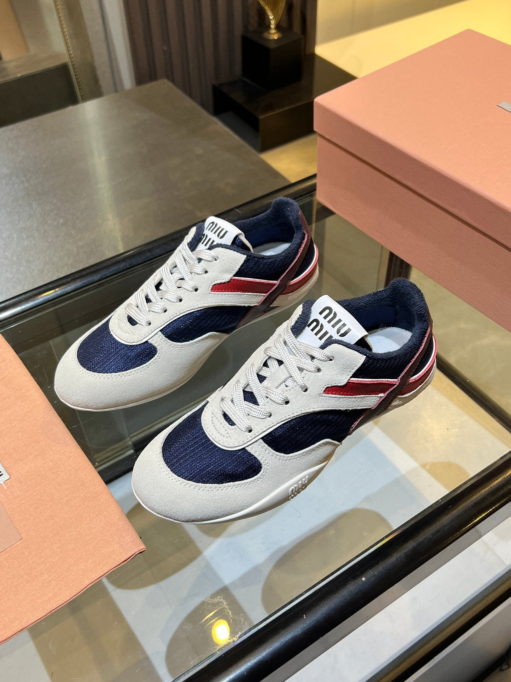 M-Sneakers