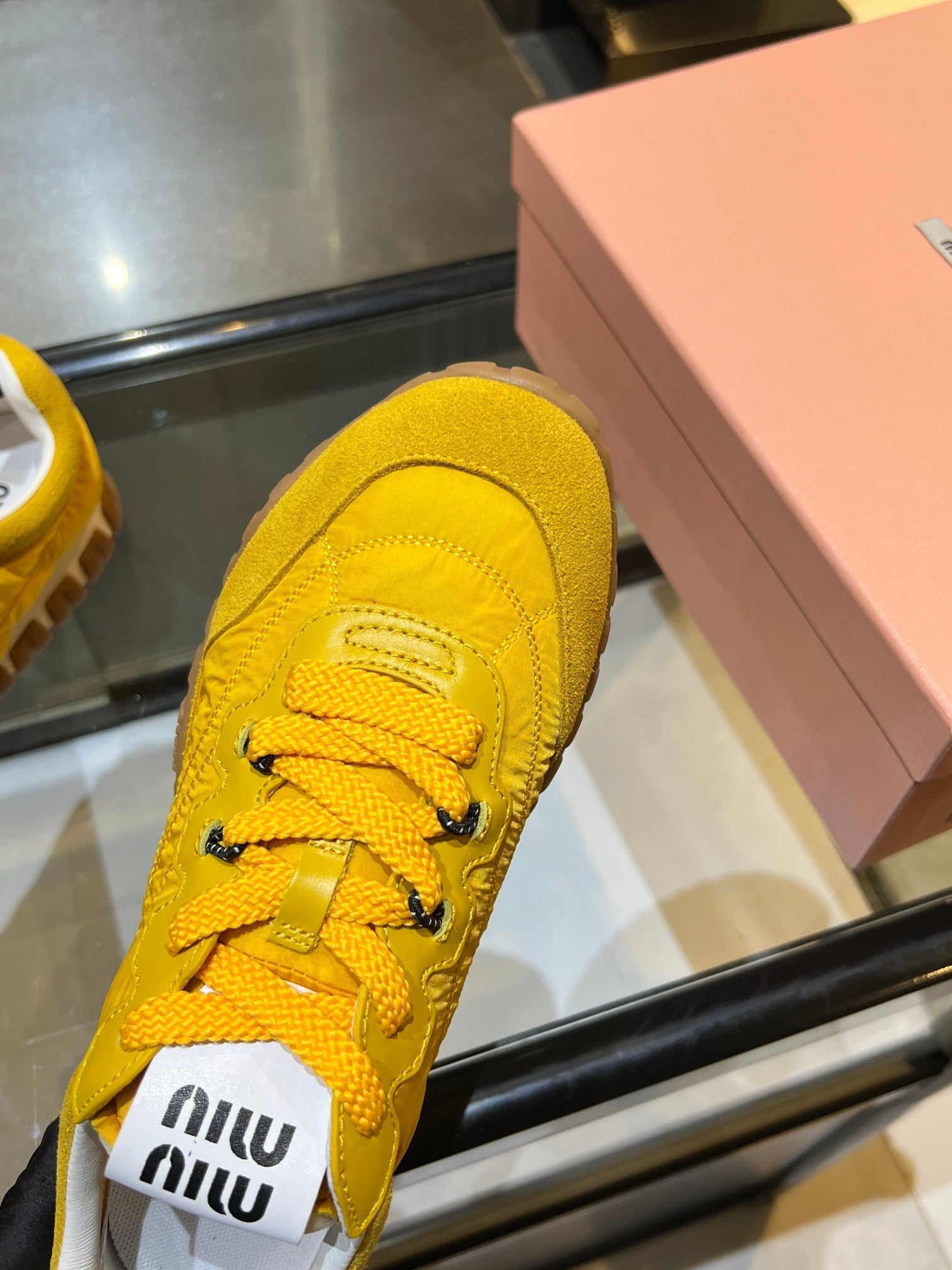 M-Sneakers
