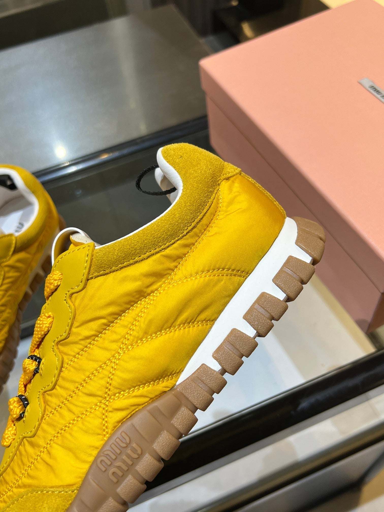 M-Sneakers