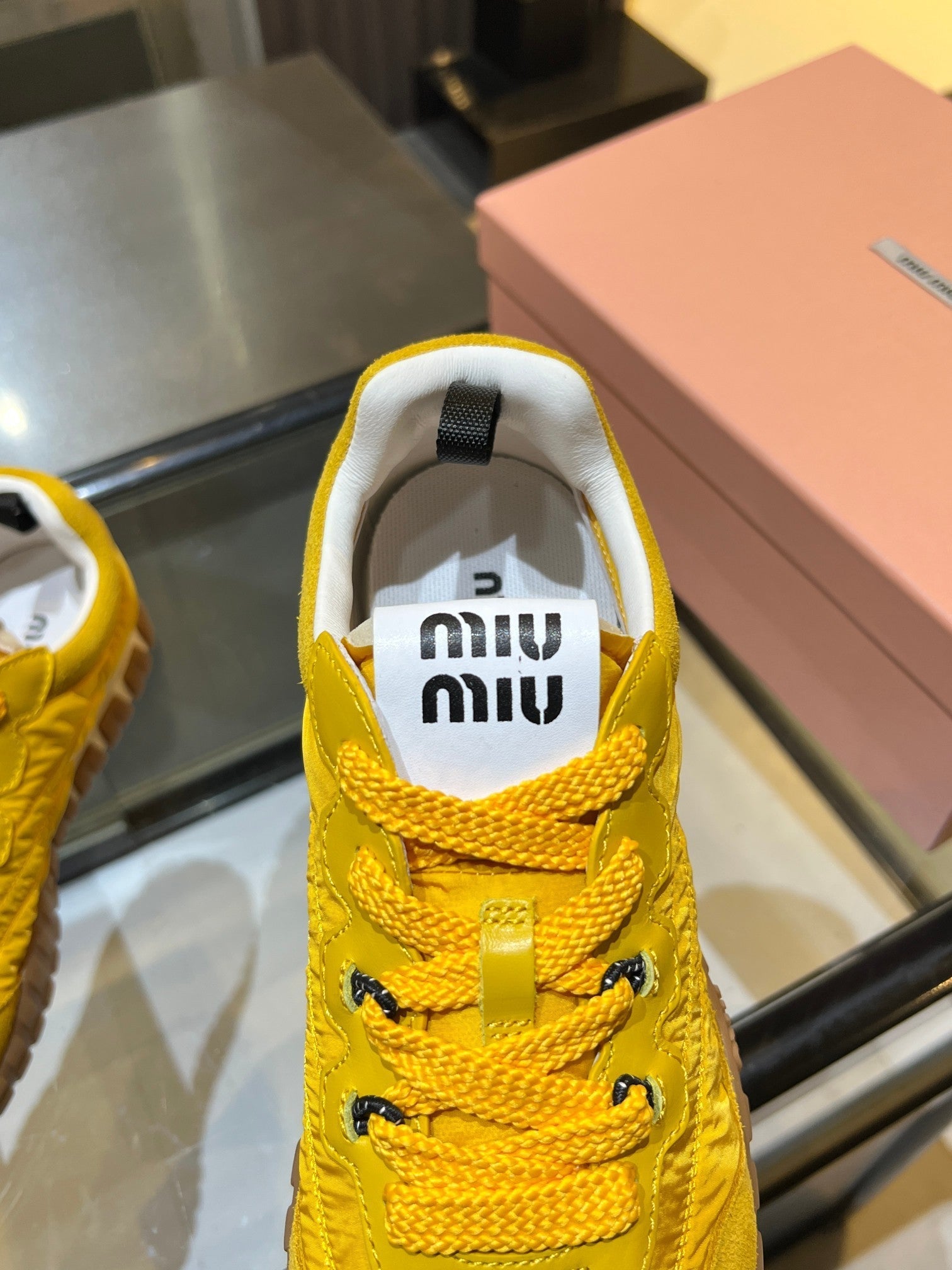 M-Sneakers