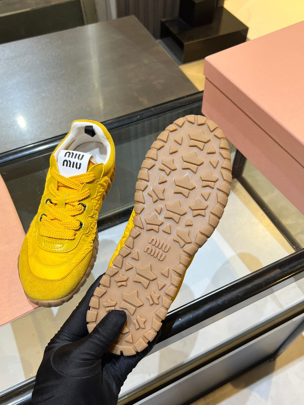 M-Sneakers