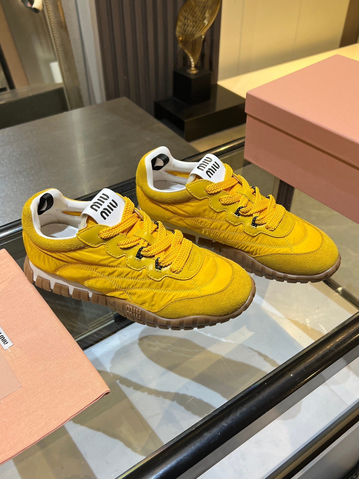 M-Sneakers