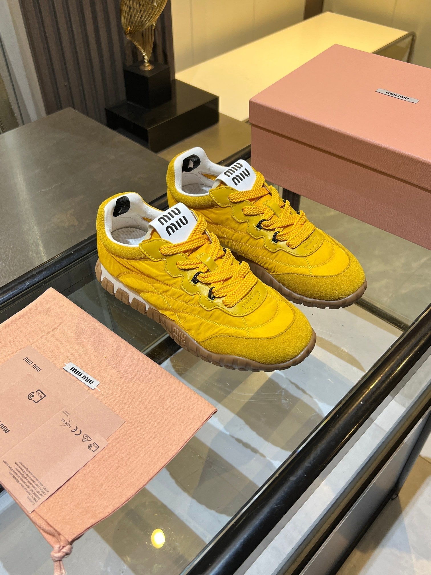 M-Sneakers