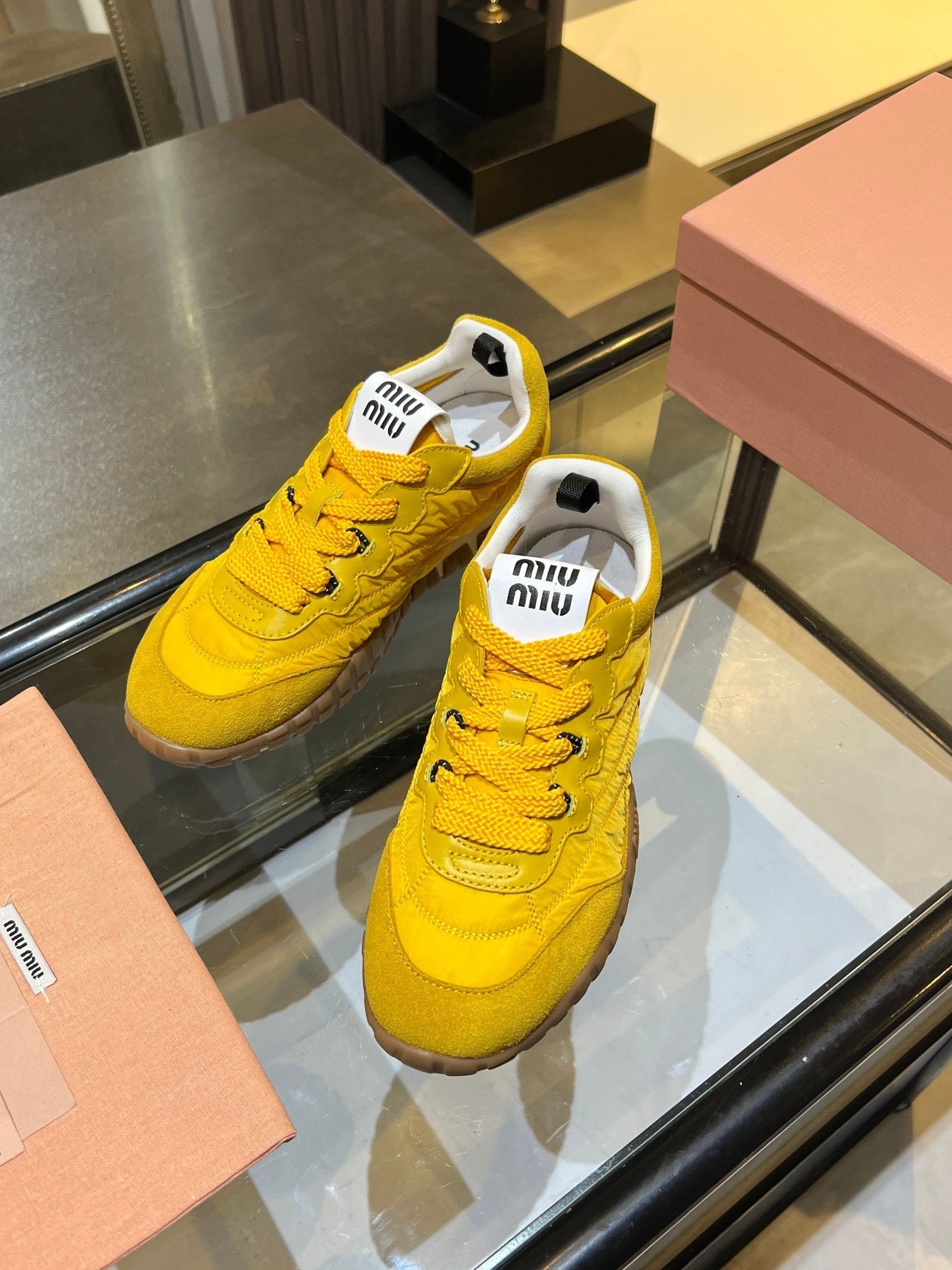 M-Sneakers