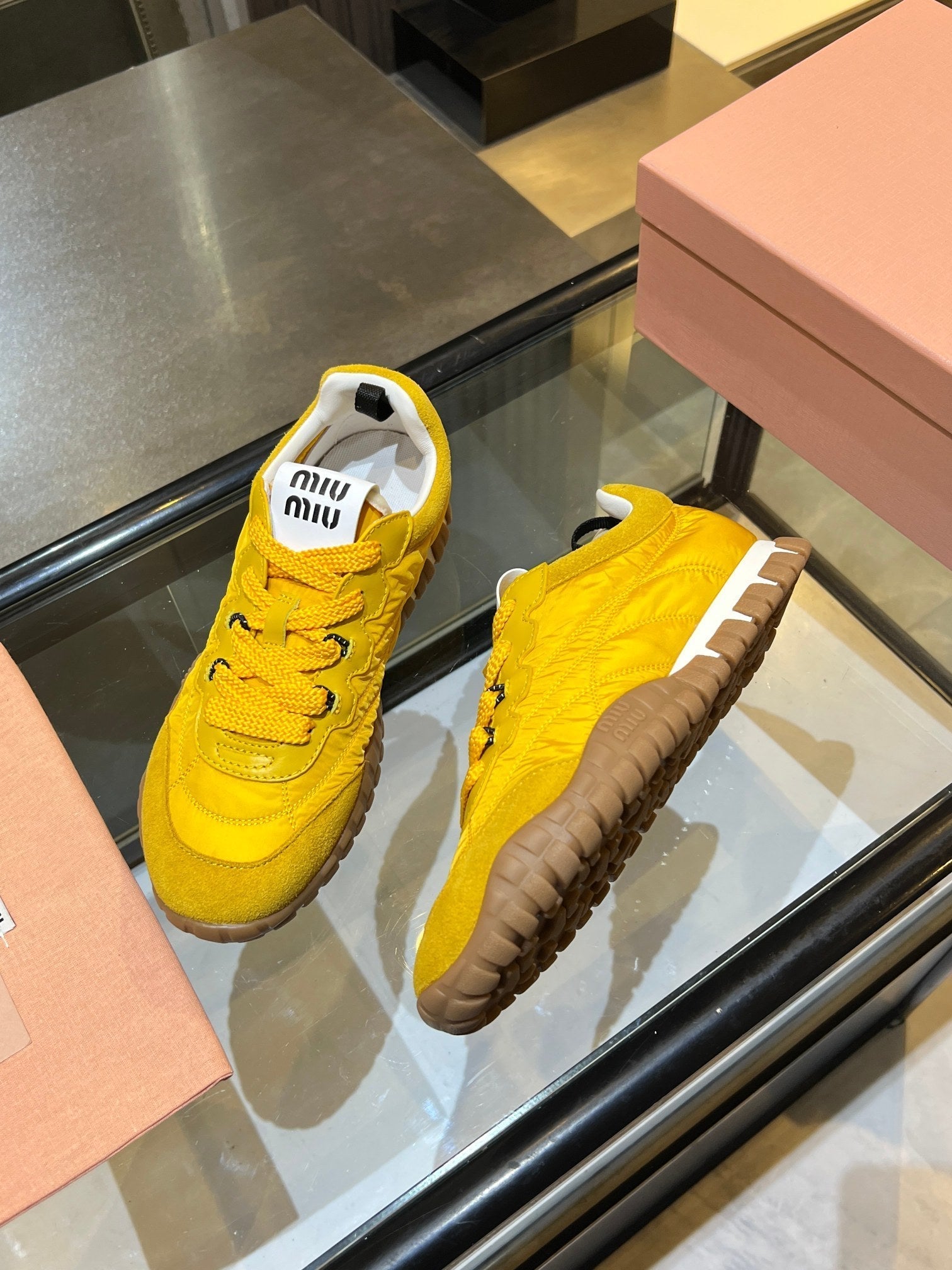 M-Sneakers