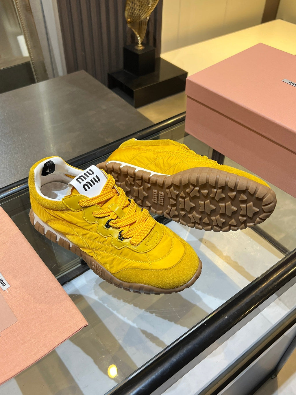 M-Sneakers