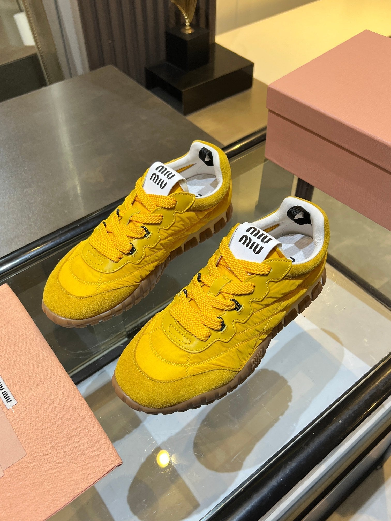 M-Sneakers